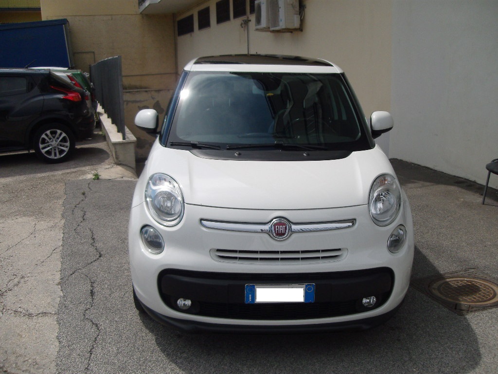 FIAT 500L 1.6 MJ LOUNGE CON TETTO PANORAMICO FIAT 500L 1.6 MJ LOUNGE CON TETTO PANORAMICO